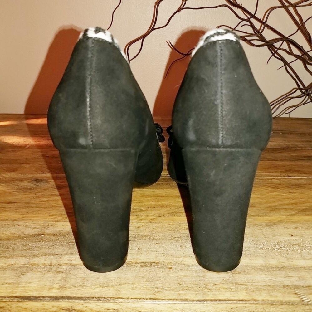 Isaac Mizrahi New York Lauren Black Suede Pumps - Picture 7 of 8